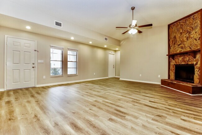 Photo - 1828 Craven Dr