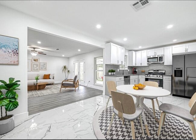 Modern kitchen with eat-in dining/breakfast - 7618 Williams St