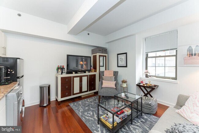 Photo - 219 S 18th St Unidad 504