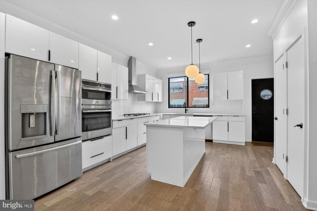 Photo - 3336 Salmon St