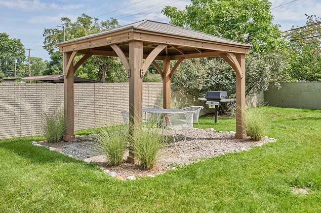 Photo - Royal Oak Crossings at Main