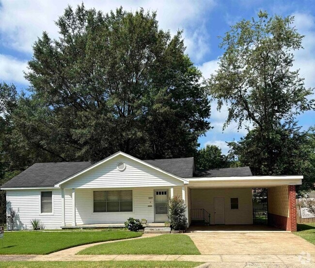 Building Photo - 1009 Crestwood Dr Rental