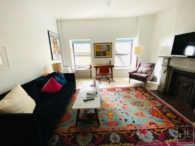 Building Photo - Beautiful Furnished Studio in Hell's Kitchen!