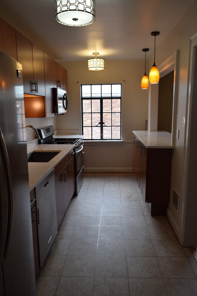 Photo - 543 W Breckenridge St Unit # B