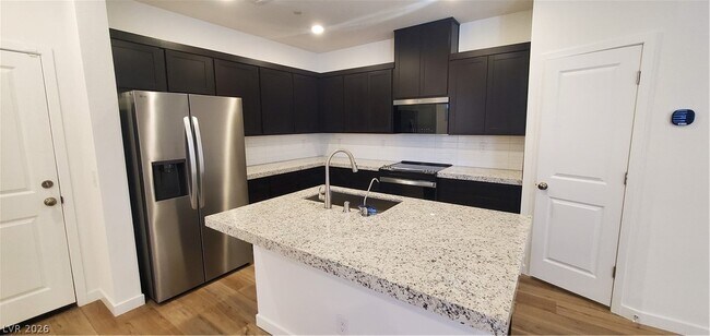 Photo - 184 Wewatta Ave