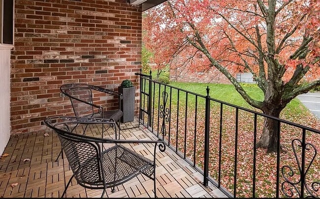 Balcony - 100 Fountain Ln Unit 9