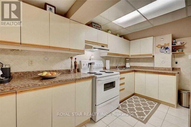 Photo - 5223 Tagish Ct