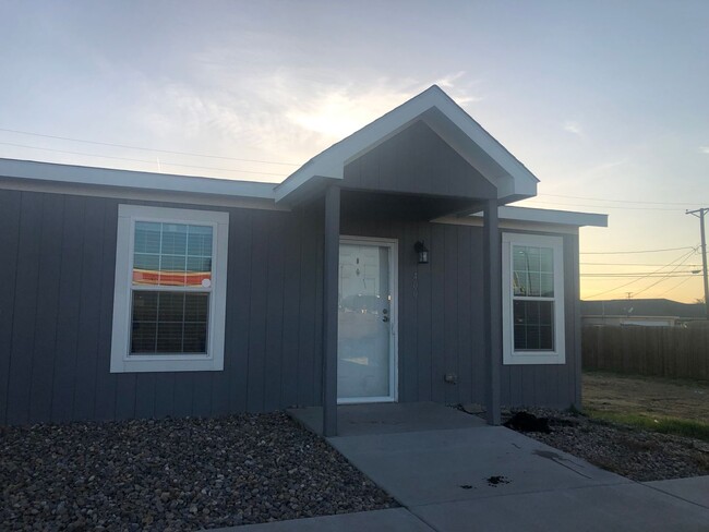 1/2 OFF FIRST MONTHS RENT!! 3 bedroom 2 ba... - 1/2 OFF FIRST MONTHS RENT!! 3 bedroom 2 ba... House