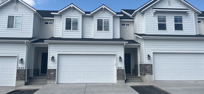 Brand New Townhome on Hilltop Haven - Brand New Townhome on Hilltop Haven