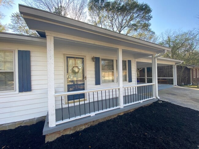 Photo - 1015 Eastview Rd NE