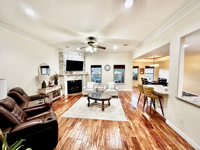 Building Photo - 861 Walker St Rental