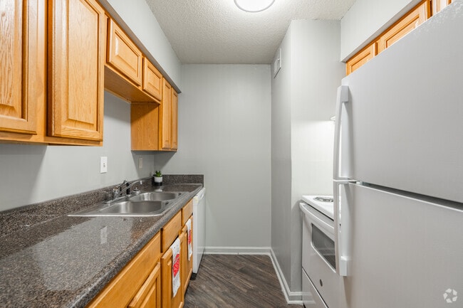 1BR, 1BA - 650SF