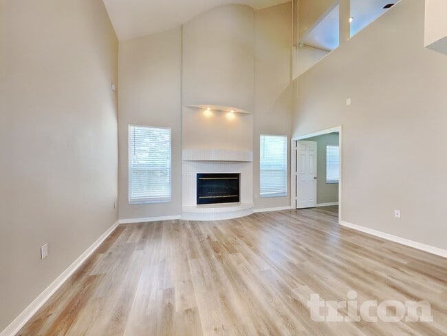 Photo - 528 Little Lake Ct