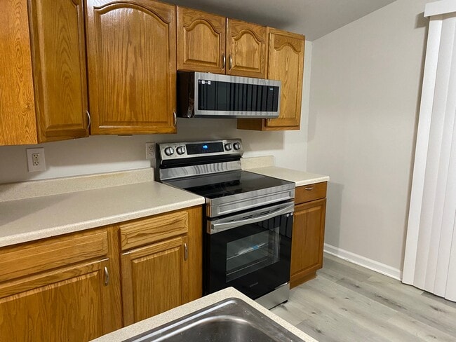 Photo - 563 Pennington Ave