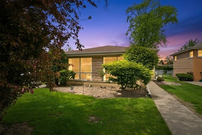 Building Photo - 9536 Tripp Ave