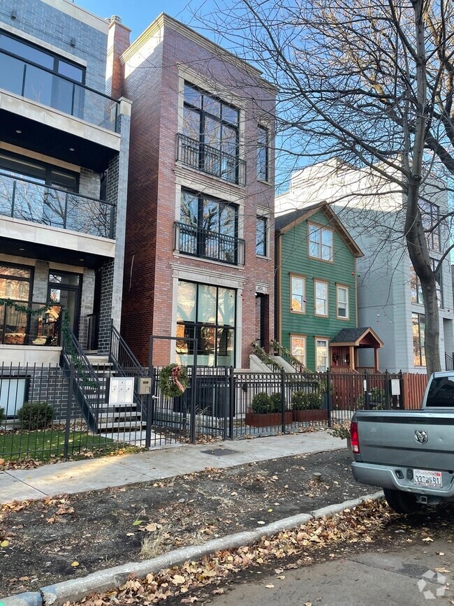 Building Photo - 1024 N Honore St Unit 2 Rental