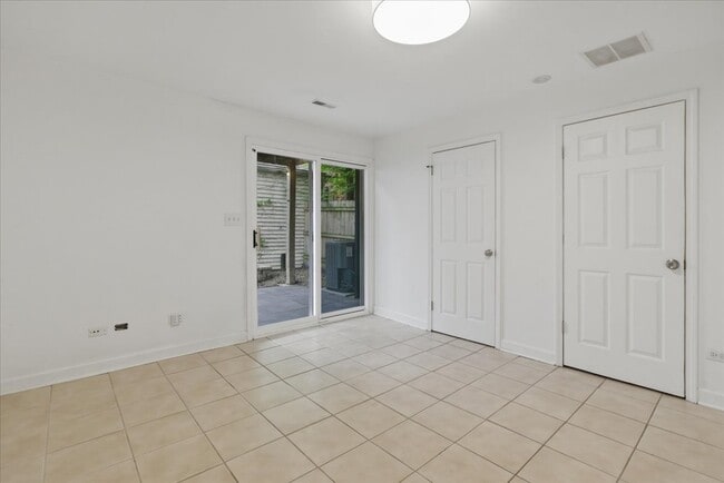 Photo - 745 N Wood St