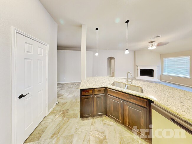Photo - 208 Carson Dr