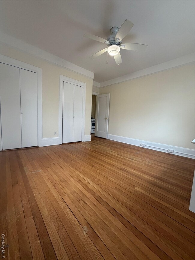 Photo - 837 White Plains Rd Unit 1R