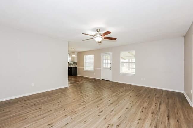 Photo - 812 Lynne Ln