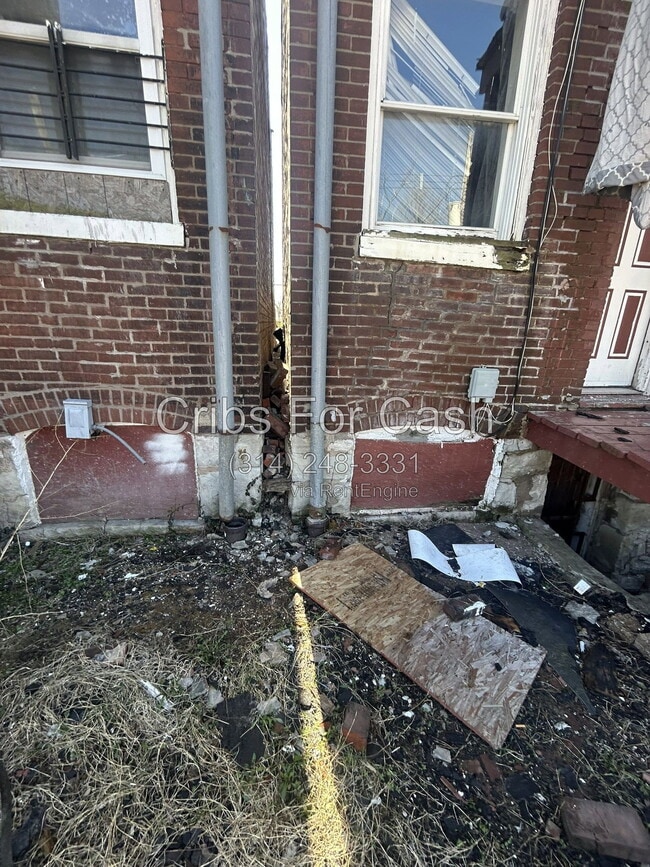 Photo - 4923-4925-4925 Suburban Tracks St