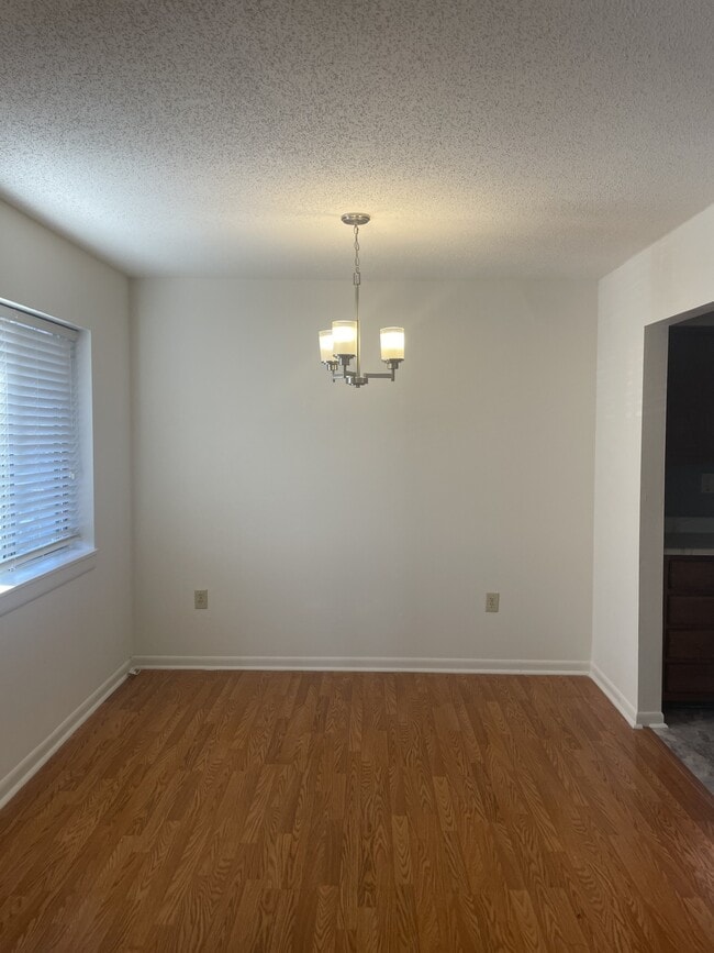 2 bedroom -Dining Area