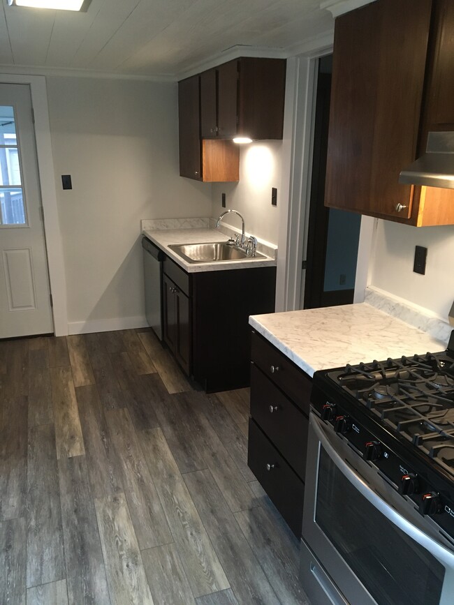 Building Photo - 1129 Brown Ave Unit # 1