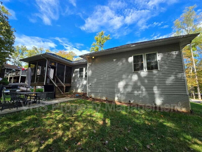 Photo - 2400 Lakeview Pkwy