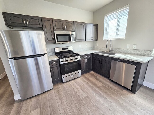 Building Photo - **Nearly new 1-Bedroom Midtown Apartment f... Unit 101