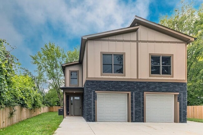 Building Photo - 271 Garry Dr Unit A