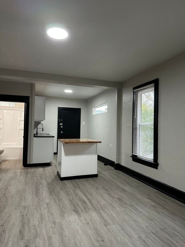 Photo - 98-100 N Hague Ave Unit 100