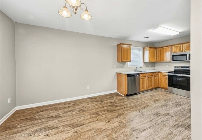 Photo - 4730 Camelot Dr