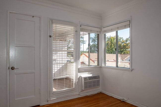 Photo - 11034-11038 La Maida Street Unit 11038.5