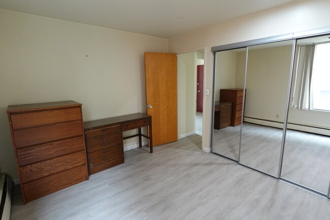 Photo - 832 Packard St