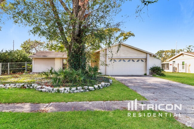 Building Photo - 646 Pine Forest Dr Rental
