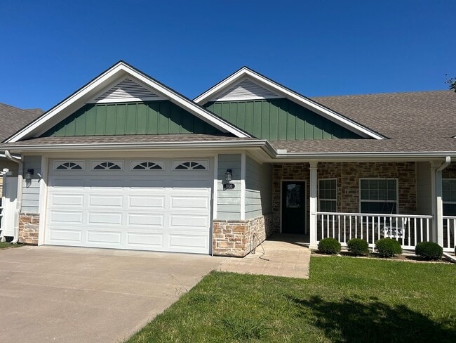 Beautifully Maintained 3 Bedroom - Beautifully Maintained 3 Bedroom House
