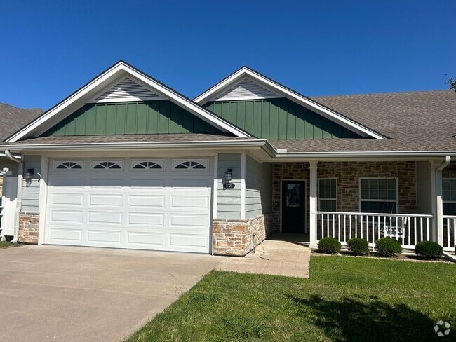 Building Photo - Beautifully Maintained 3 Bedroom Rental