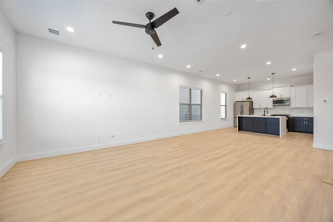 Photo - 2528 Live Oak St