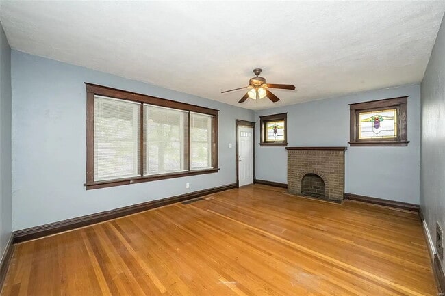 Photo - "Charming 2-Bed Duplex Retreat on Pennsylvania Ave – Spacious 1170 Sq Ft in Vibrant St. Louis!"