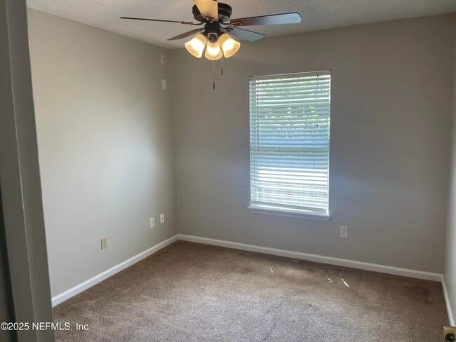 Photo - 1751 Hawkins Cove Dr E