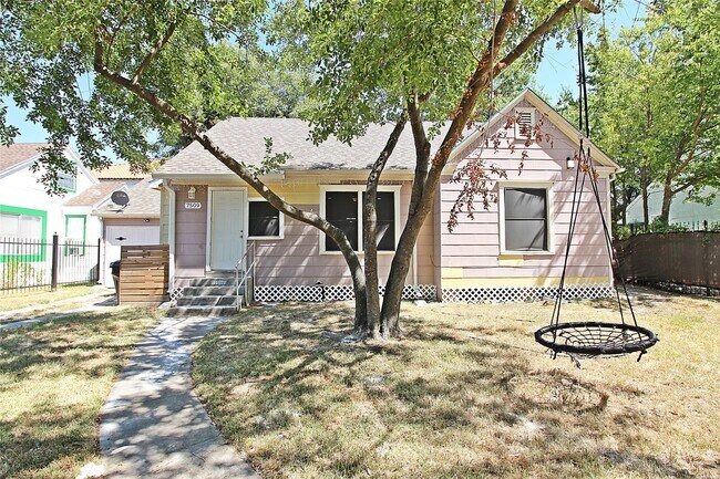 Building Photo - 7509 Elm St