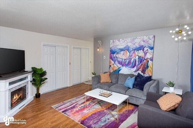 Building Photo - 76th Ave Duplex Unit 1