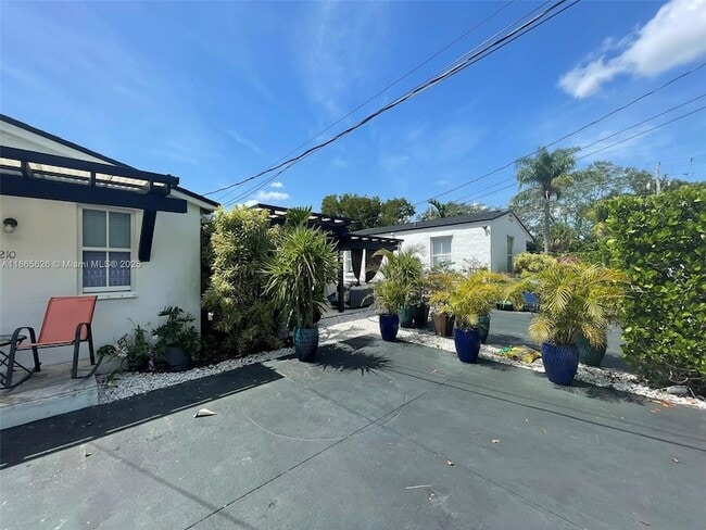 Photo - 210 NE 110th St