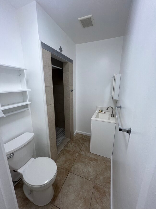 Photo - 3664 W 54th St Unidad 1