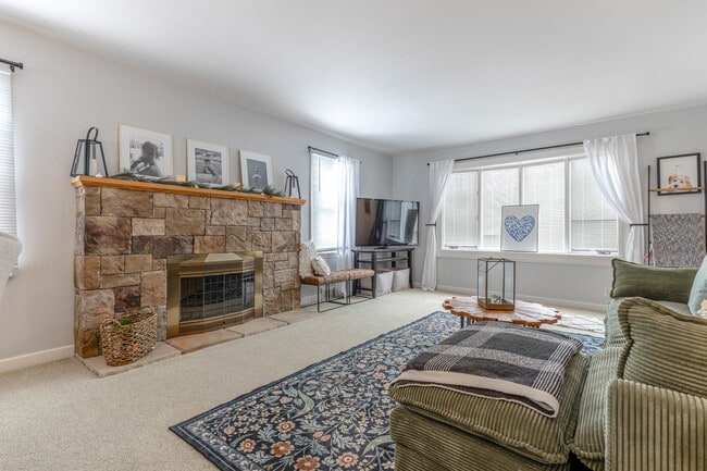 Photo - 3 Lakeview Dr