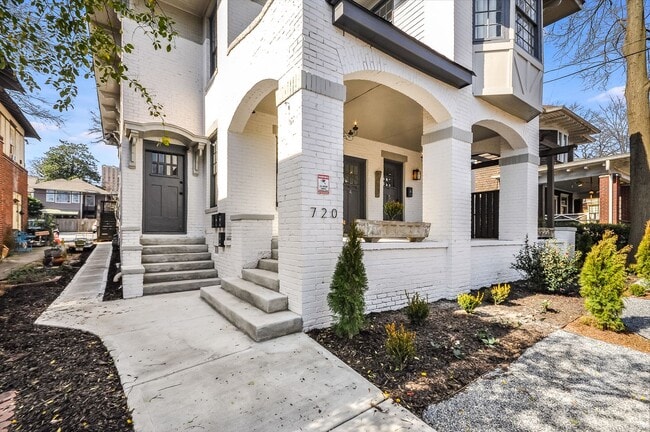 Building Photo - $500 Off 1st Month: 1bd/1ba Condo in Midto...