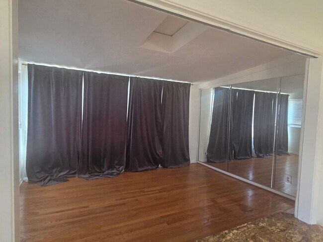 1330 S Ridgeley Dr