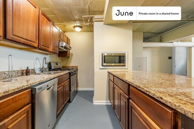 Room in Shared 4 bed/2 bath home in Dupont Circle