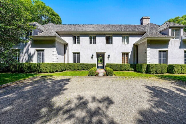 Photo - 662-672 Noyac Path