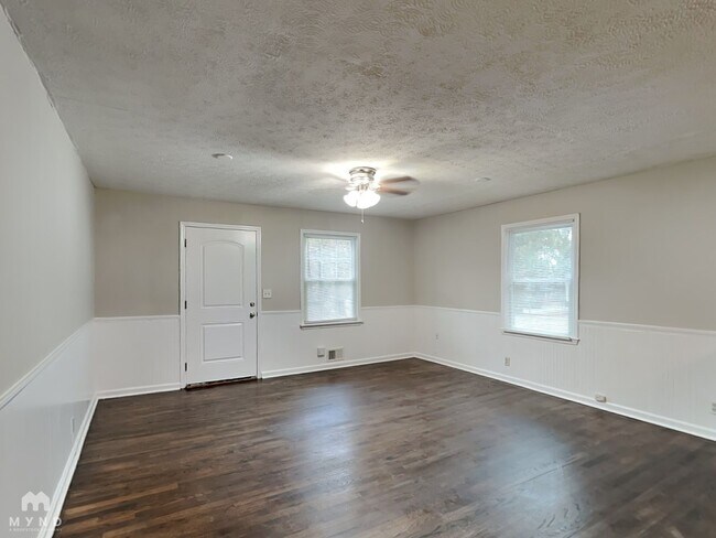 Photo - 593 Cedar Ave NW